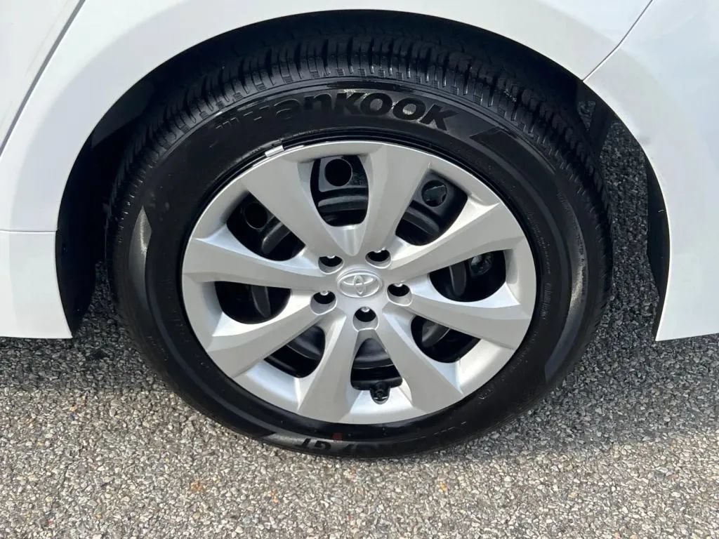 Used 2026 Toyota Corolla LE FWD image 40