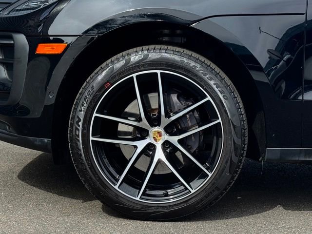 Certified 2023 Porsche Macan image 11