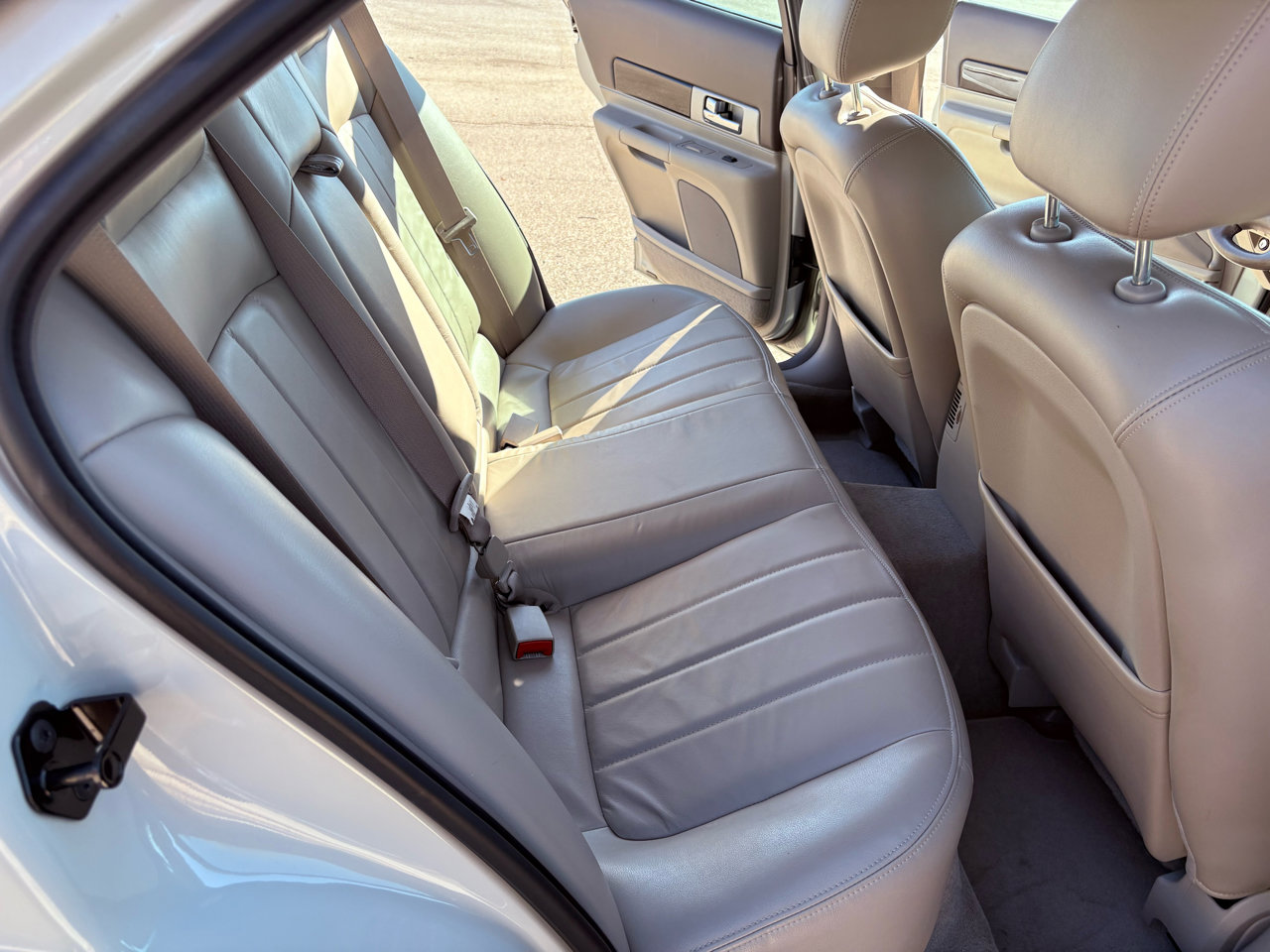 Used 2004 Lincoln LS image 22