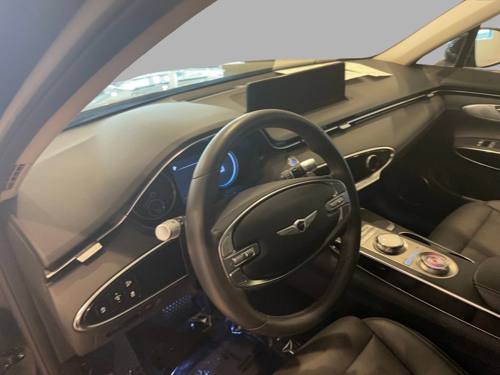 Used 2025 Genesis GV70 2.5T image 13