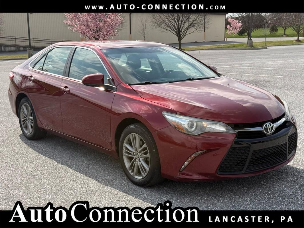 Used 2016 Toyota Camry SE image 1