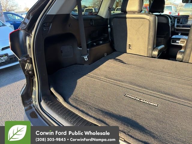 Used 2018 Toyota Highlander XLE w/ Carpet Mat Package (TMS) image 31
