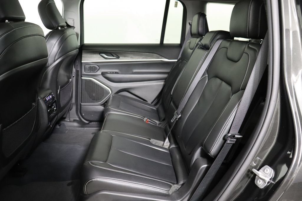 Used 2023 Jeep Grand Cherokee L Limited AWD/4WD image 16