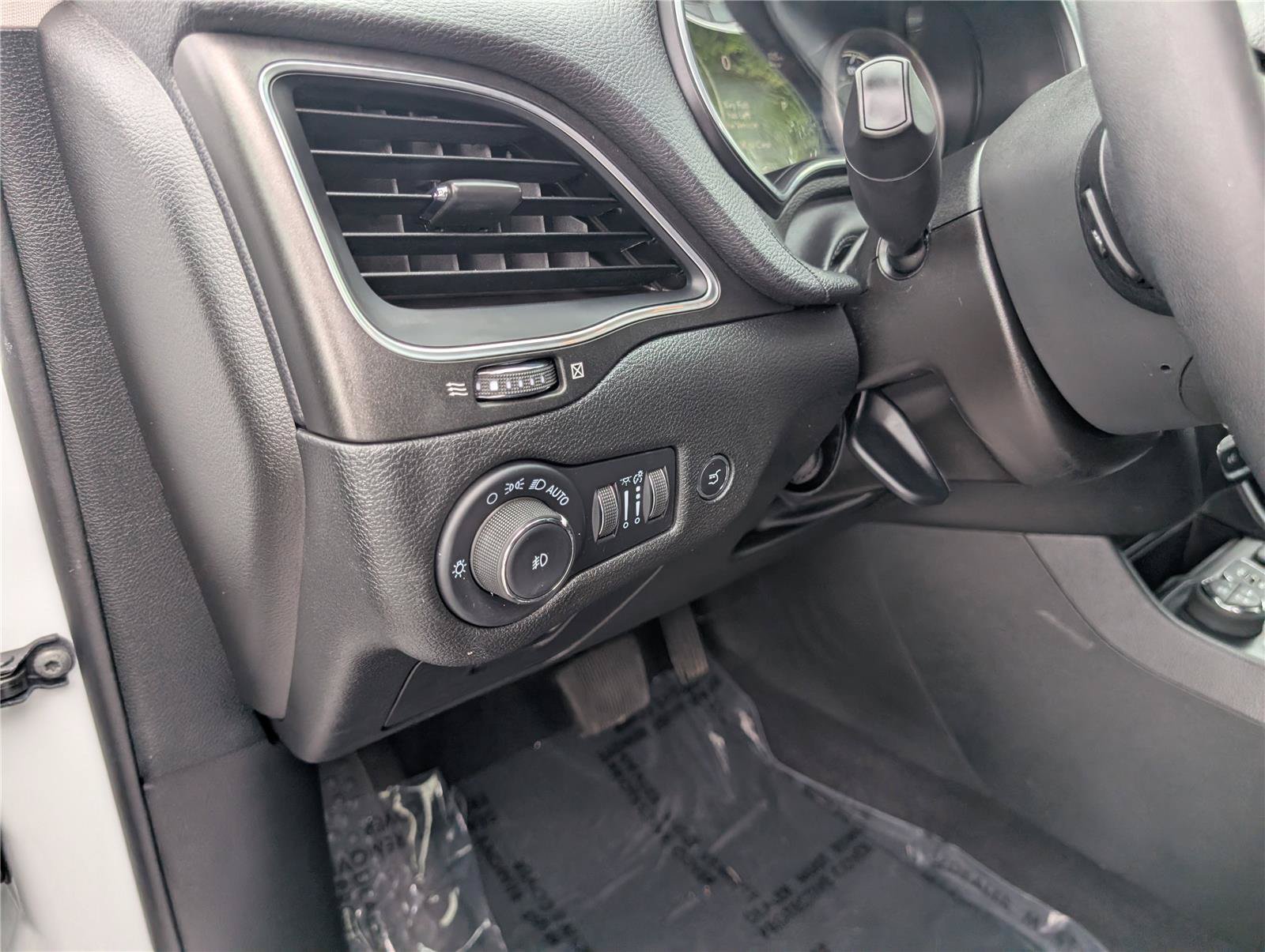 Used 2022 Jeep Cherokee Trailhawk w/ Sound & Nav Group AWD/4WD image 23