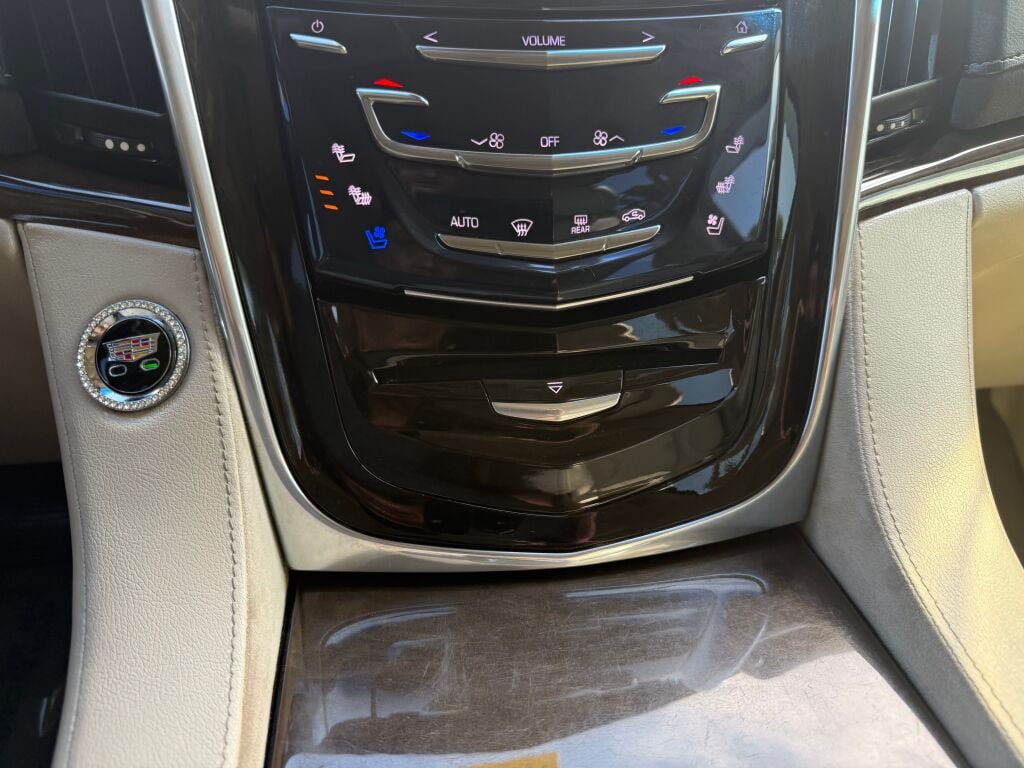 Used 2018 Cadillac Escalade ESV Premium Luxury w/ LPO, Radiant Package AWD/4WD image 18