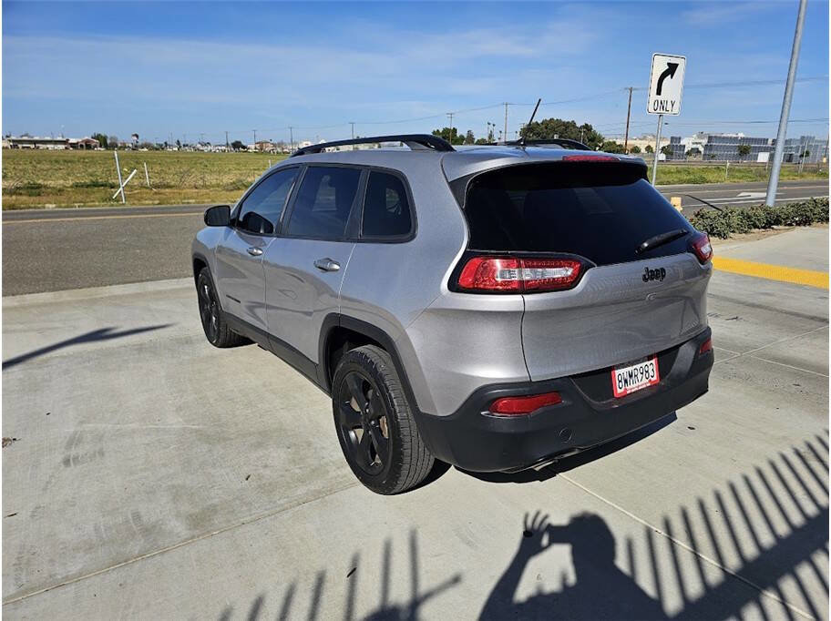 Used 2018 Jeep Cherokee Latitude w/ Altitude Package image 7