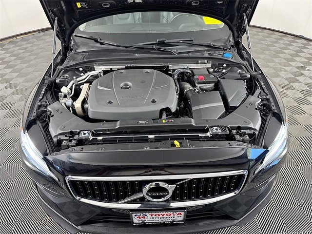 Used 2021 Volvo V60 T5 Cross Country image 24