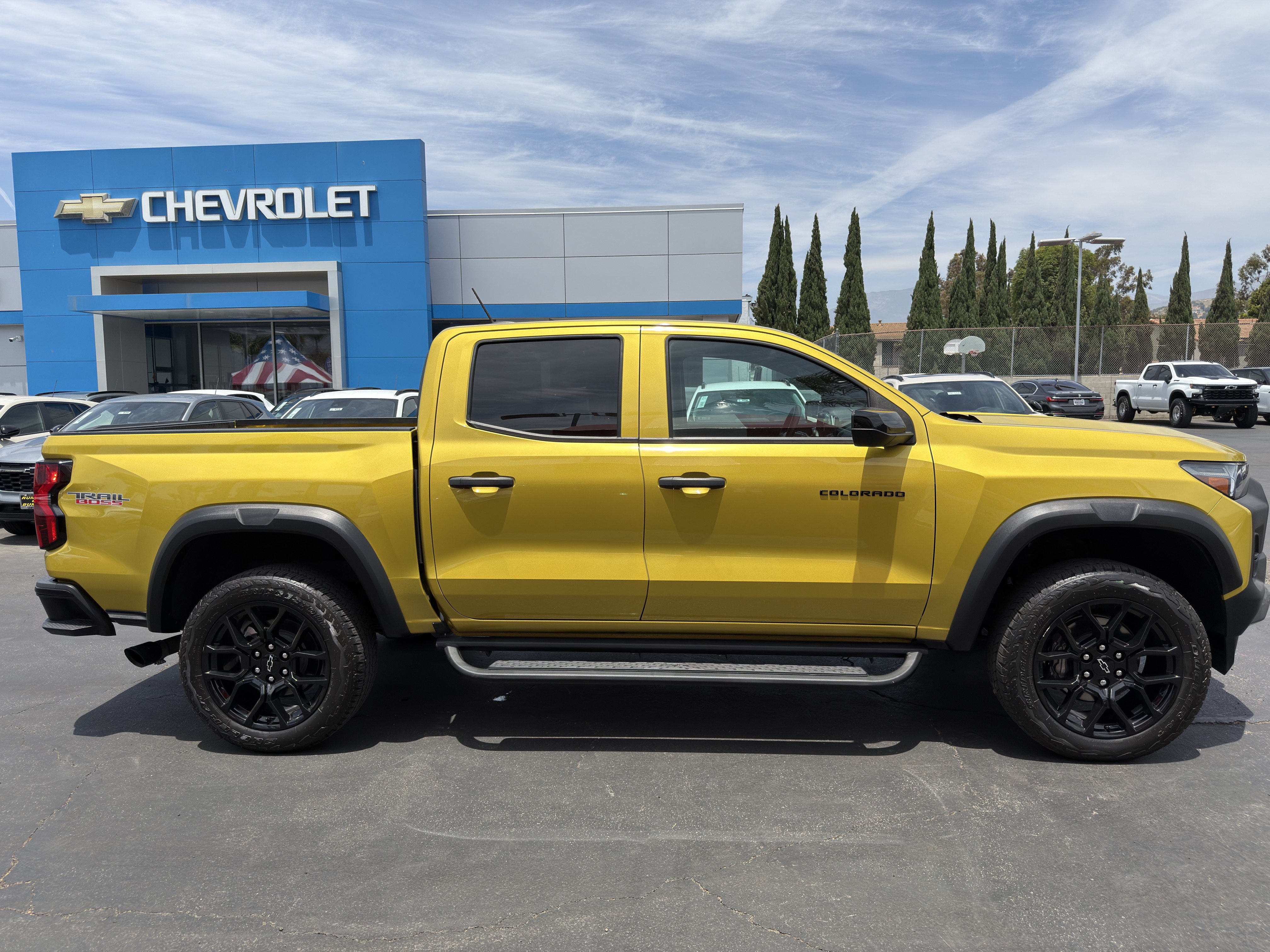 Used 2024 Chevrolet Colorado Trail Boss w/ LPO, Dark Essentials Package AWD/4WD image 9