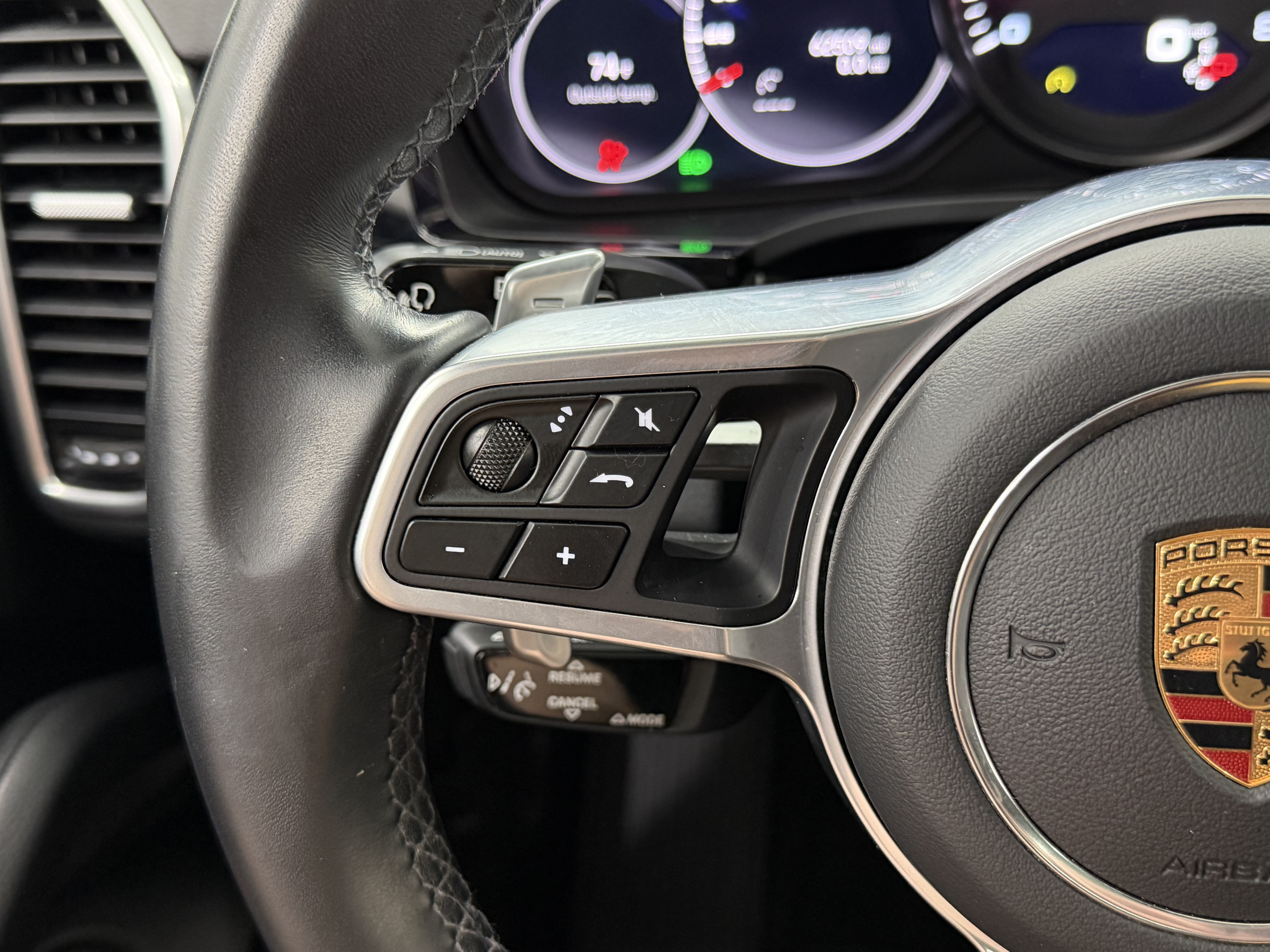 Certified 2022 Porsche Cayenne Platinum Edition AWD/4WD image 49