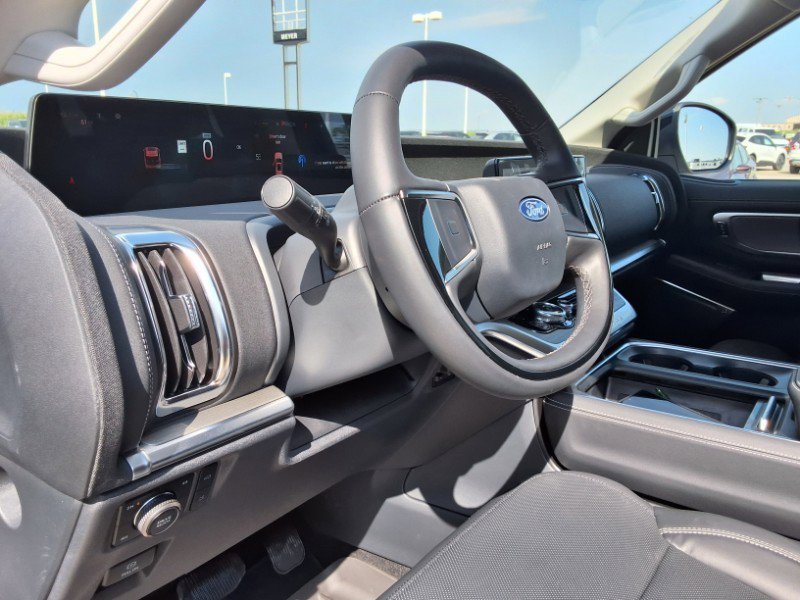 New 2025 Ford Expedition Platinum image 10