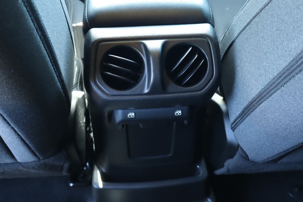Used 2024 Jeep Wrangler Unlimited AWD/4WD image 32