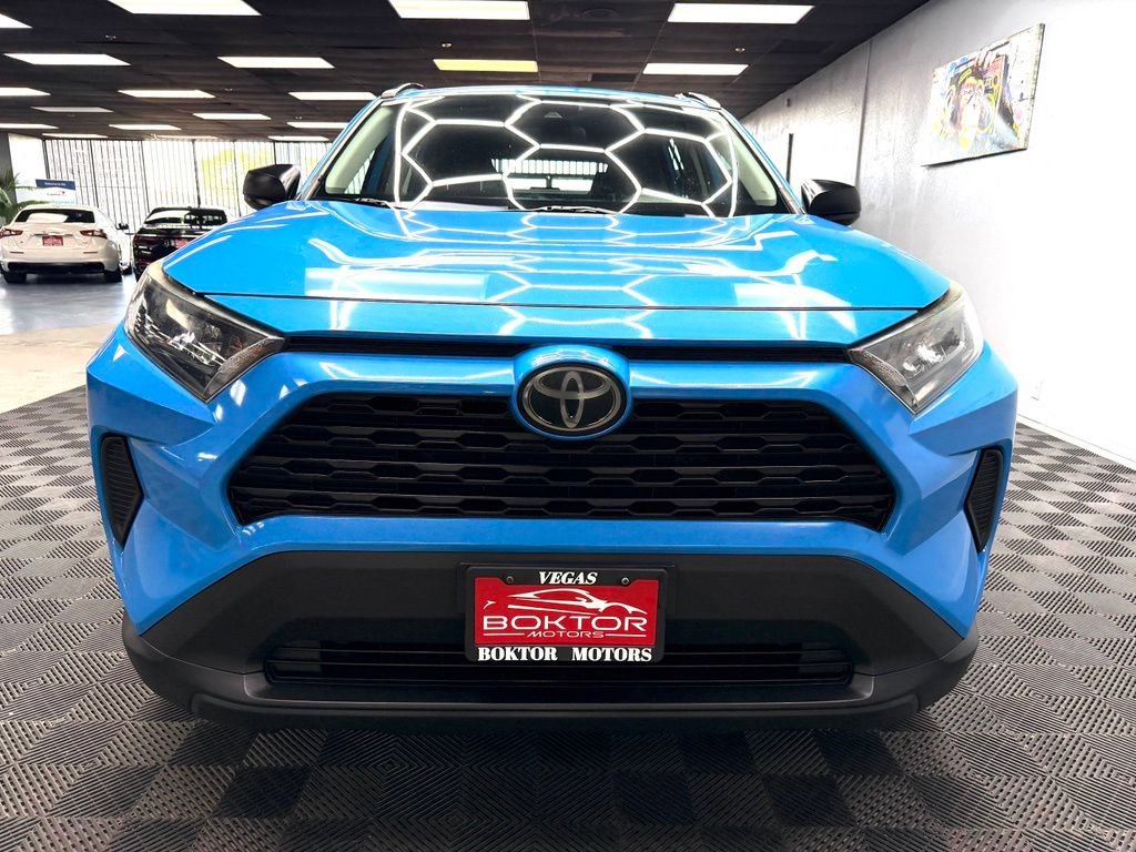 Used 2020 Toyota RAV4 LE FWD image 3