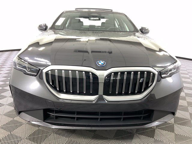 Used 2025 BMW i5 xDrive40 w/ Premium Package AWD/4WD image 3