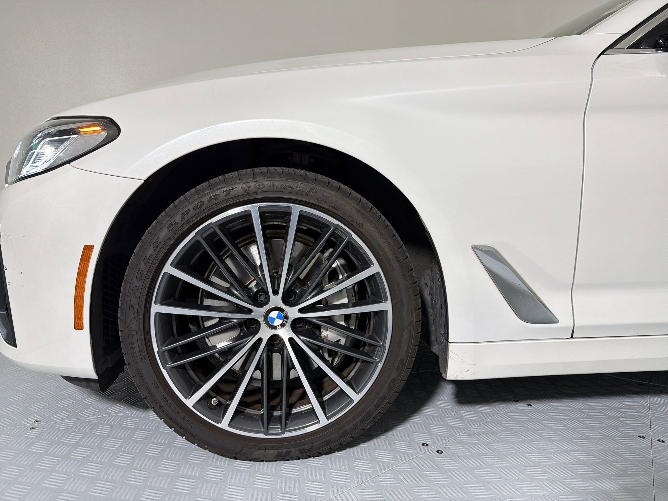 Certified 2023 BMW 540i xDrive w/ Convenience Package AWD/4WD image 9