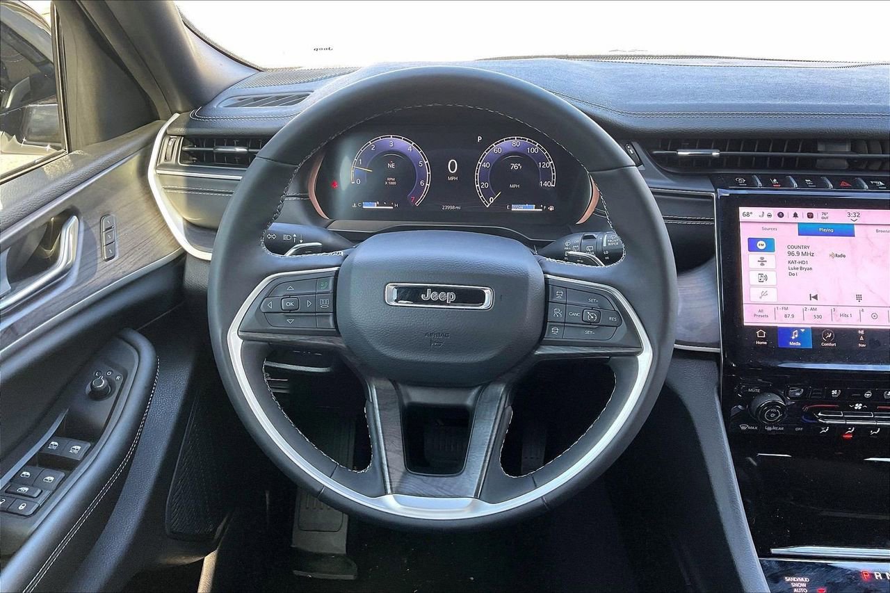 Certified 2025 Jeep Grand Cherokee L Limited w/ Luxury Tech Group II image 10