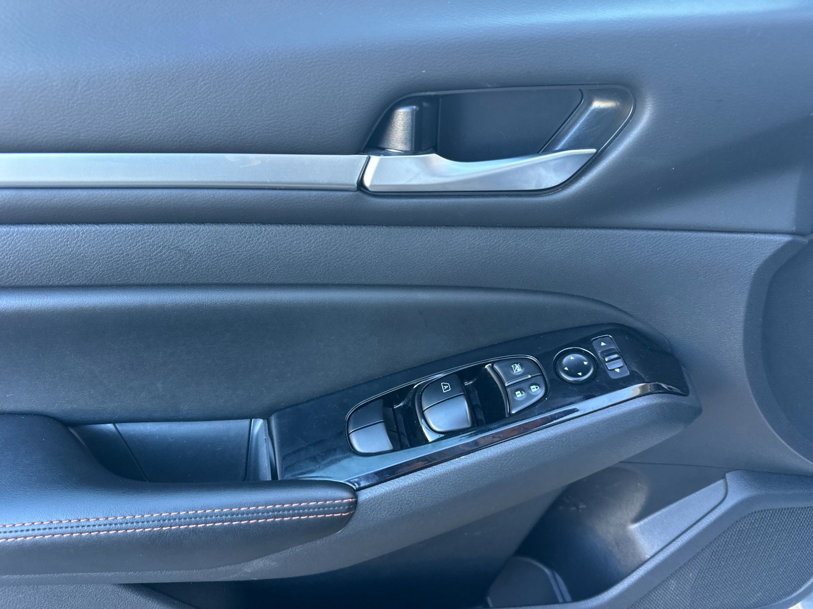 Used 2024 Nissan Altima 2.5 SR image 10