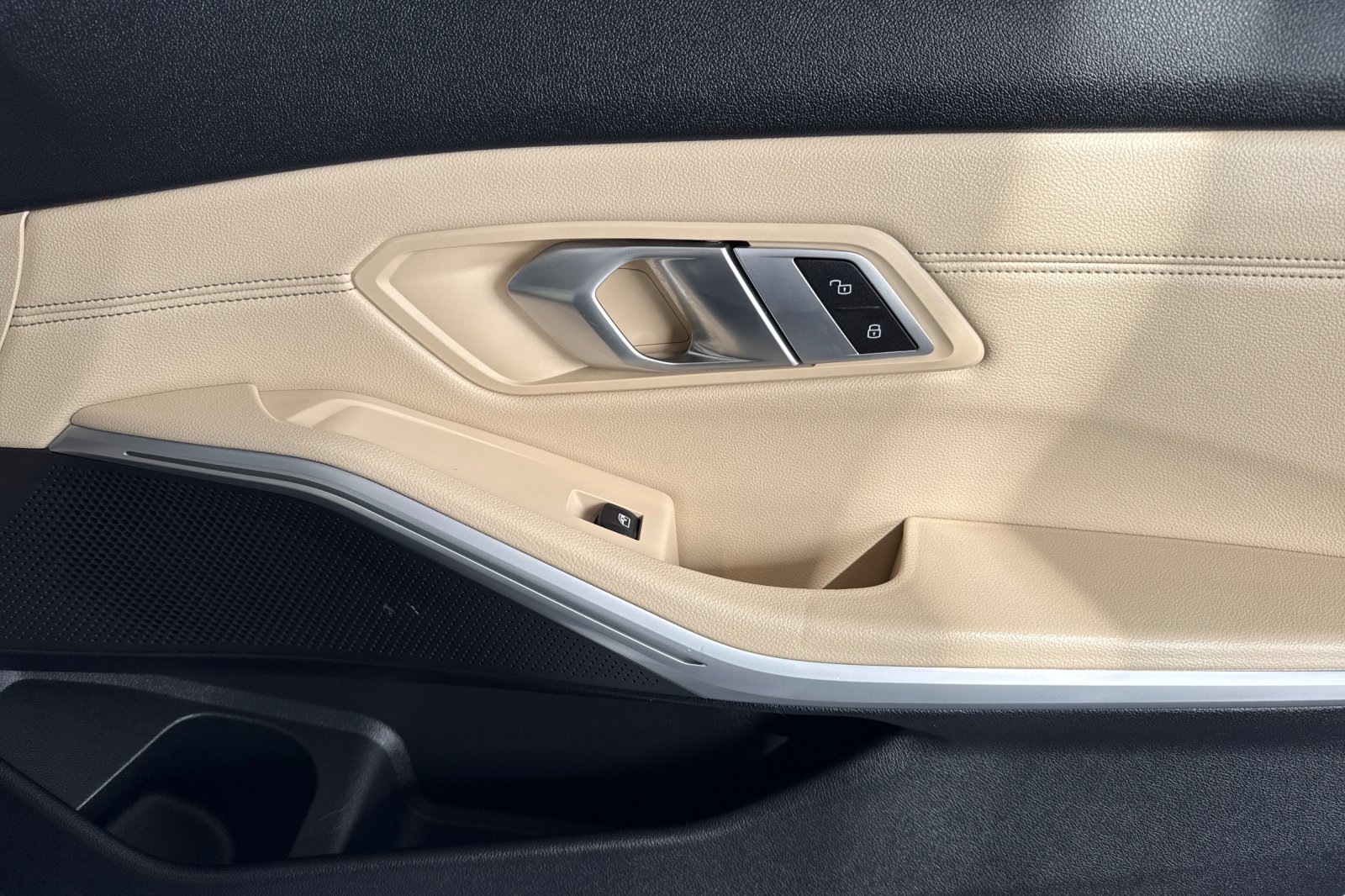 Used 2019 BMW 330i Sedan w/ Driving Assistance Package image 21