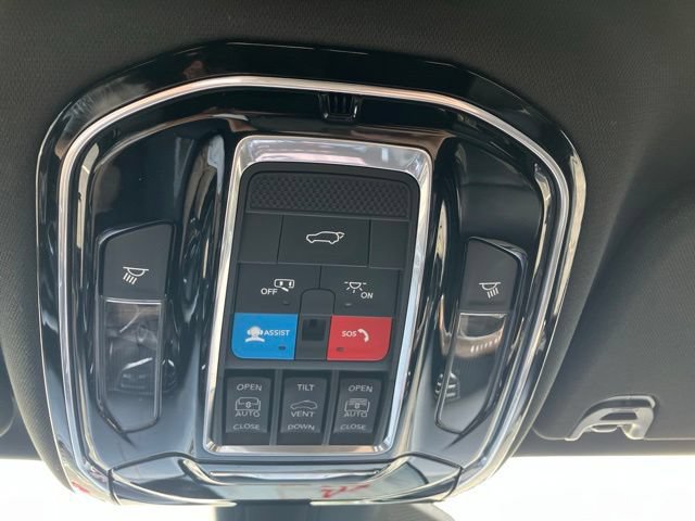 Used 2025 Jeep Grand Wagoneer 4WD w/ 8-Passenger Seating Package image 15
