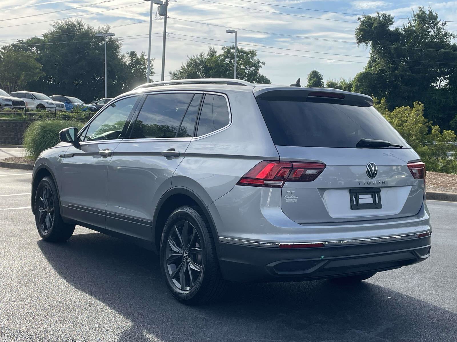 Certified 2023 Volkswagen Tiguan SE w/ Panoramic Sunroof Package FWD image 5