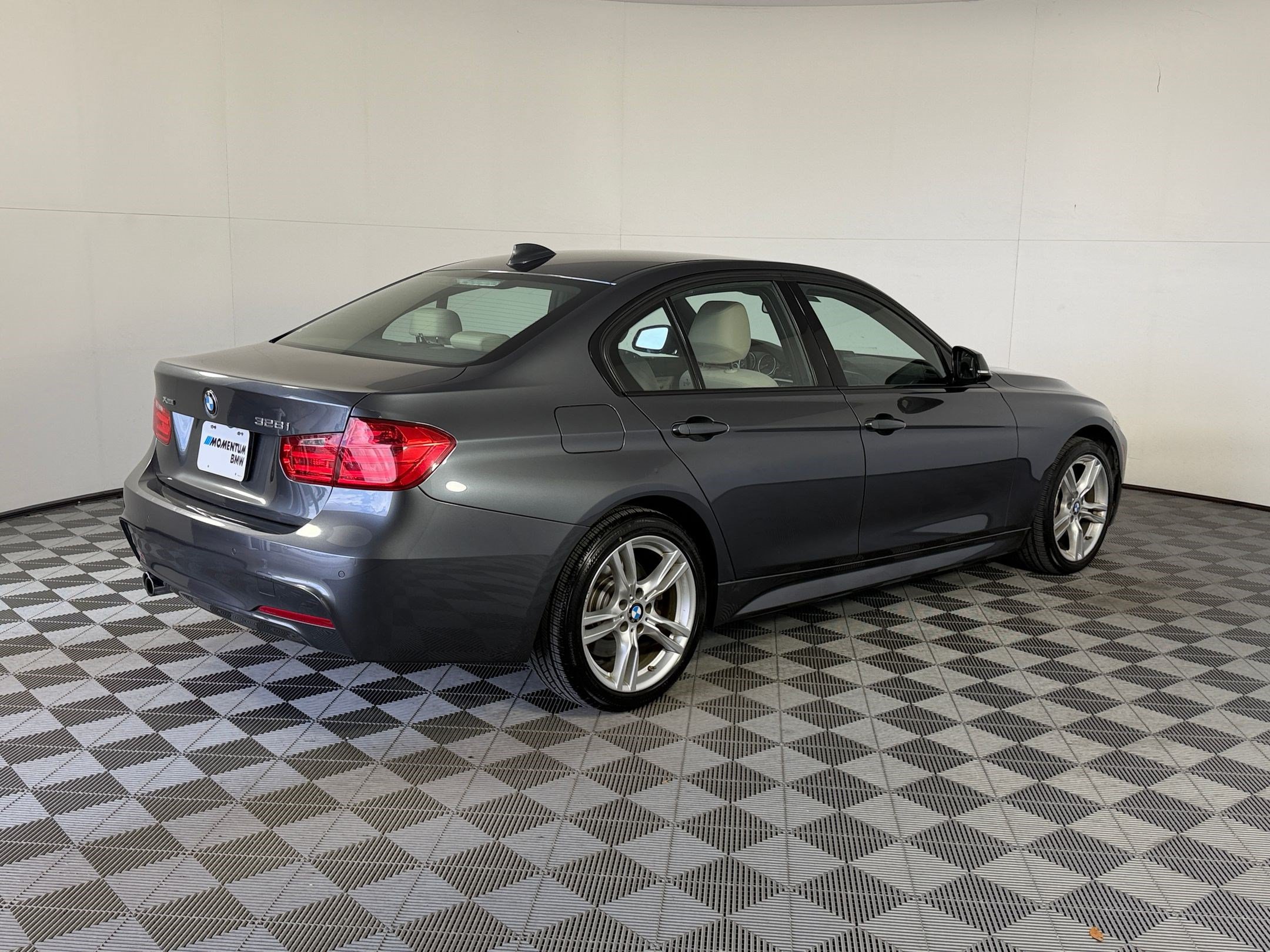 Used 2015 BMW 328i xDrive Sedan AWD/4WD image 9
