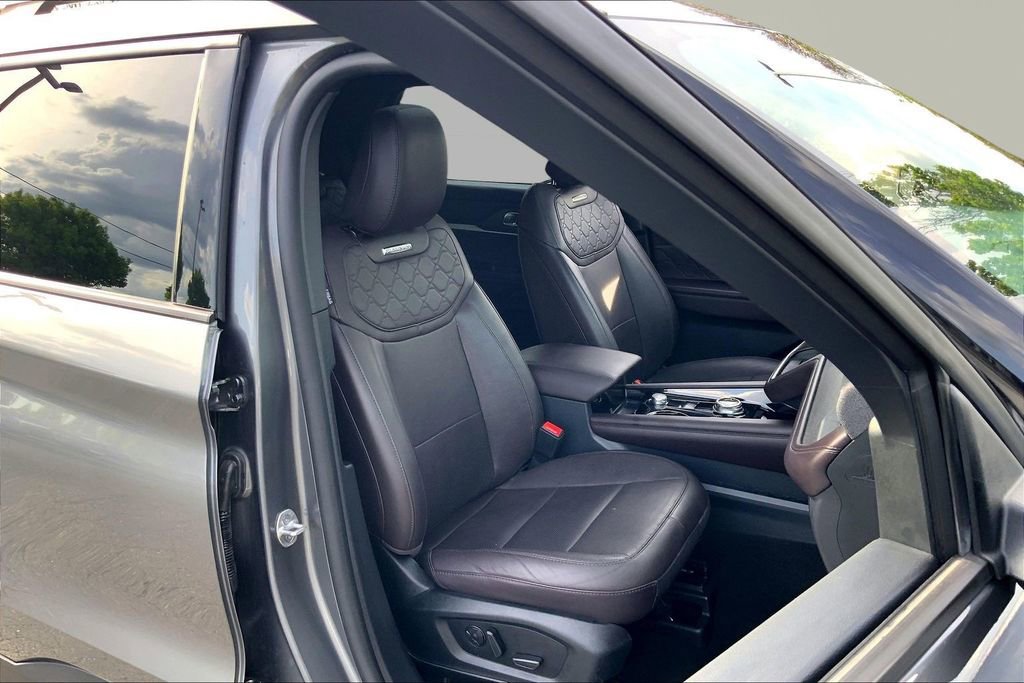 Used 2025 Ford Explorer Platinum w/ LUX Leather Package image 21