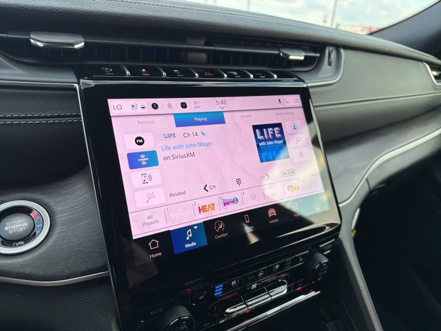 New 2025 Jeep Grand Cherokee Limited w/ Luxury Tech Group II image 13