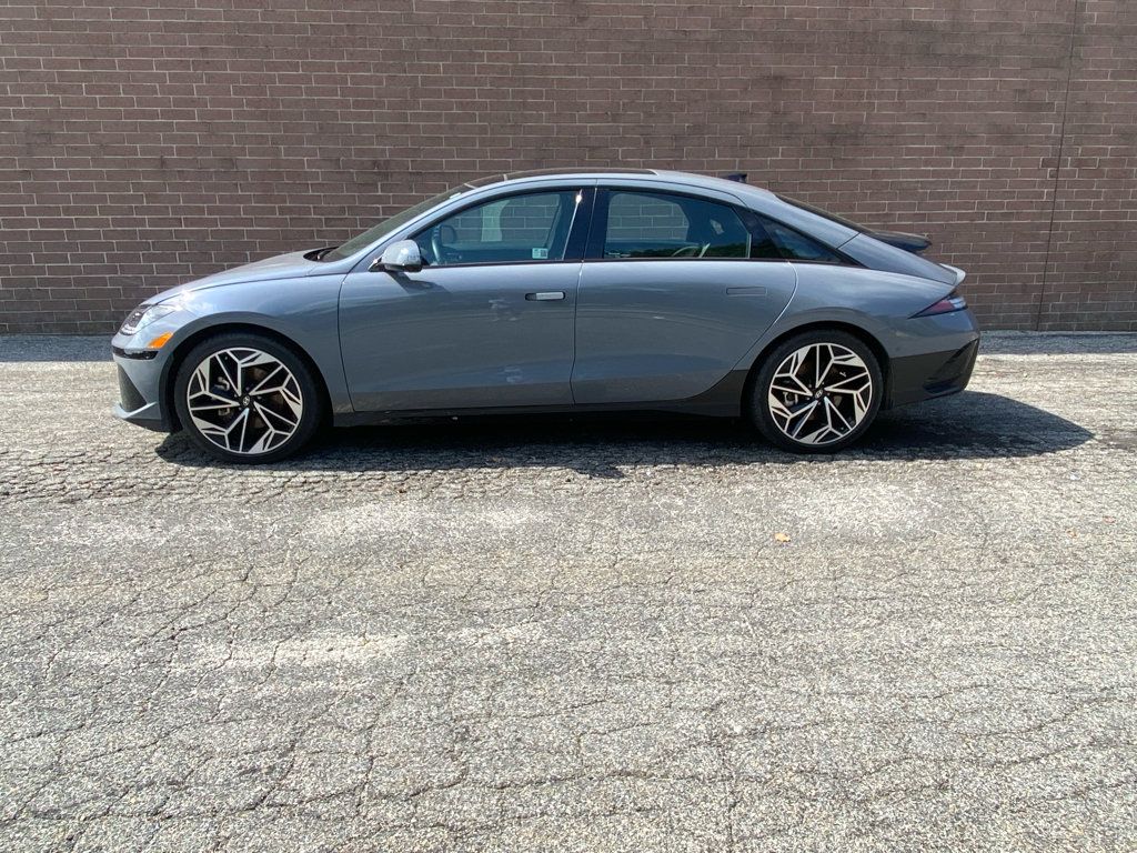 Used 2024 Hyundai Ioniq 6 Limited RWD image 2