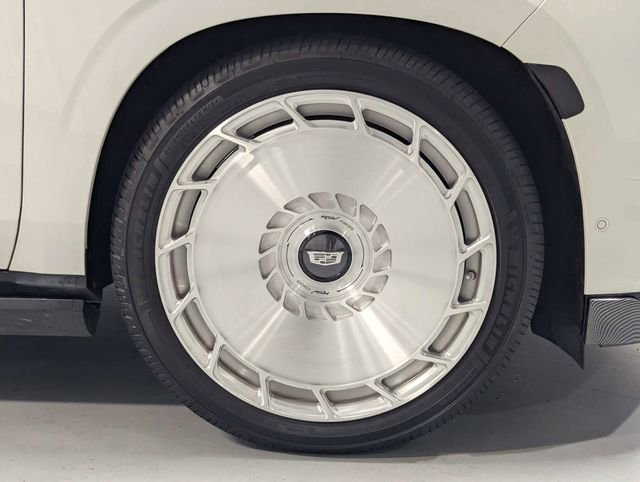 Used 2022 Cadillac Escalade Sport Platinum w/ LPO, Floor Liner Package AWD/4WD image 32