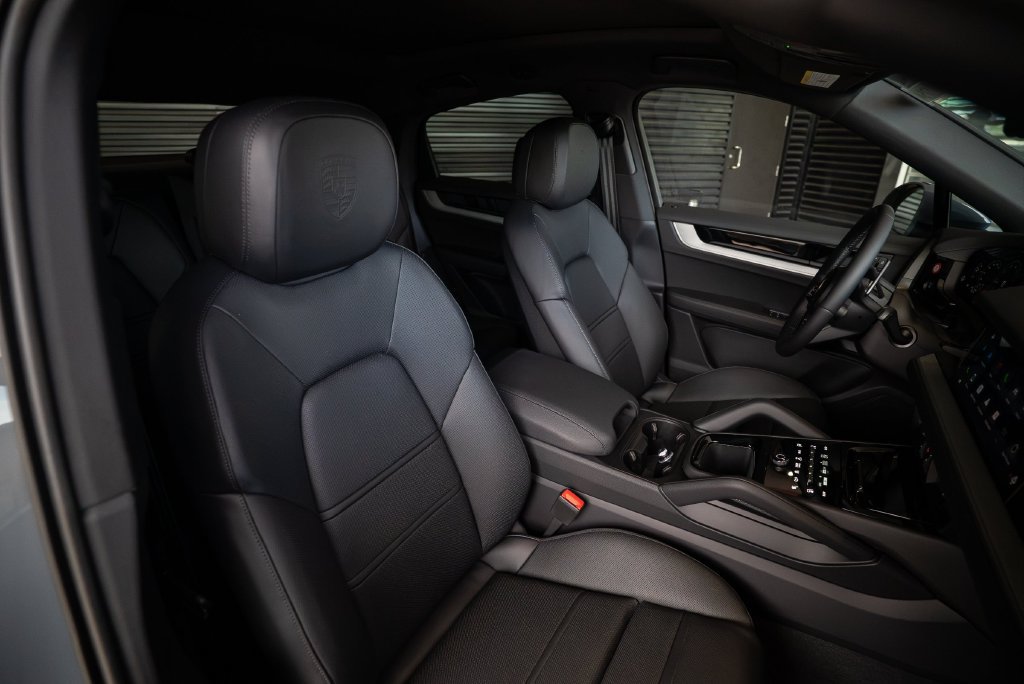 New 2026 Porsche Cayenne Coupe AWD/4WD image 29
