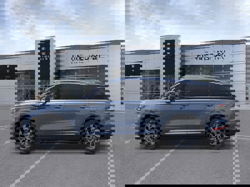 New 2026 Lincoln Aviator AWD image 3
