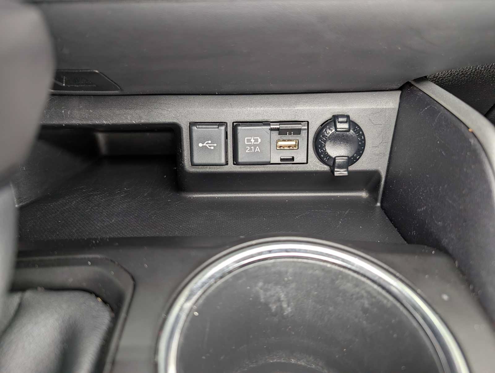 Used 2021 Toyota Highlander XLE AWD/4WD image 35