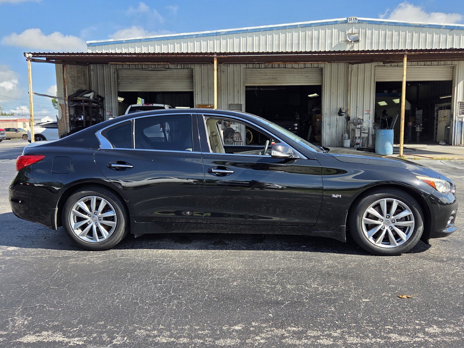 Used 2017 INFINITI Q50 3.0t Premium w/ 3.0T Premium Plus Package RWD image 6