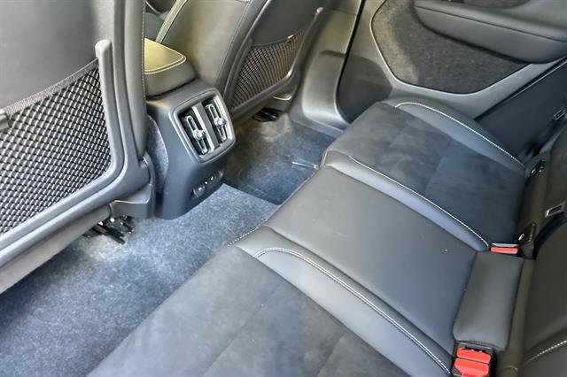 Certified 2024 Volvo XC40 Recharge Ultimate w/ Protection Package Premier image 12