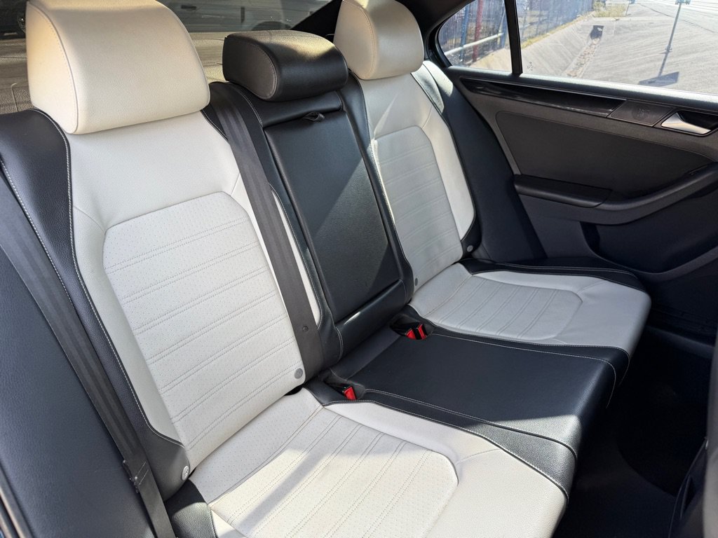 Used 2015 Volkswagen Jetta Sport FWD image 18