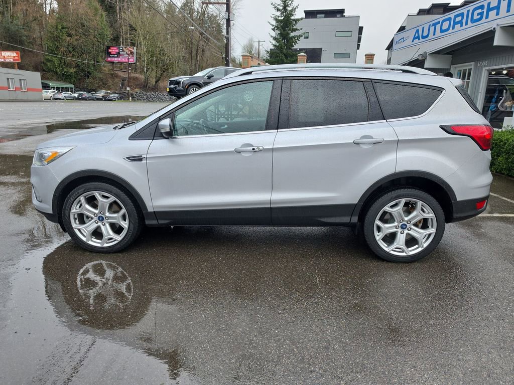 Used 2019 Ford Escape Titanium image 3