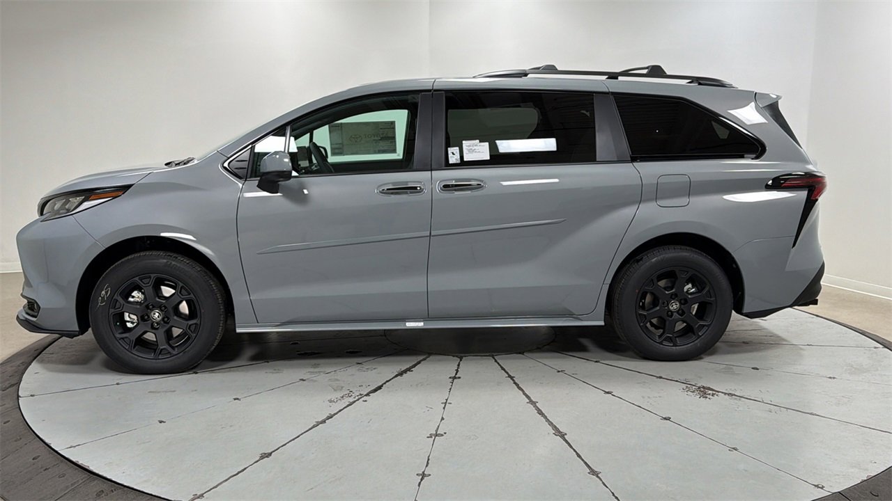 New 2026 Toyota Sienna XLE Woodland Edition image 8