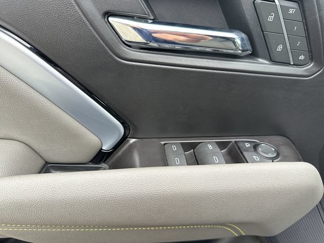 Used 2025 Chevrolet Colorado ZR2 w/ Technology Package AWD/4WD image 15