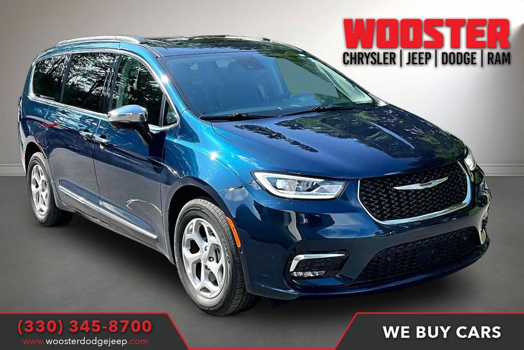 Used 2023 Chrysler Pacifica Limited w/ Uconnect Theater Family Group