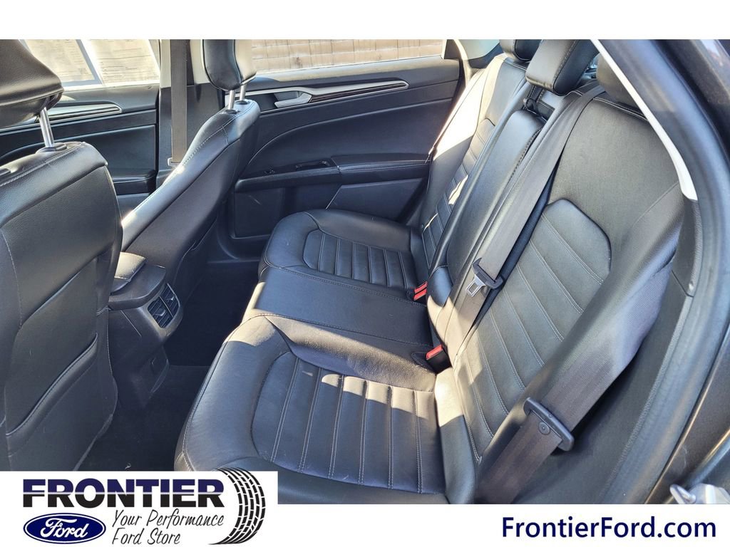 Used 2016 Ford Fusion SE w/ Equipment Group 202A image 10