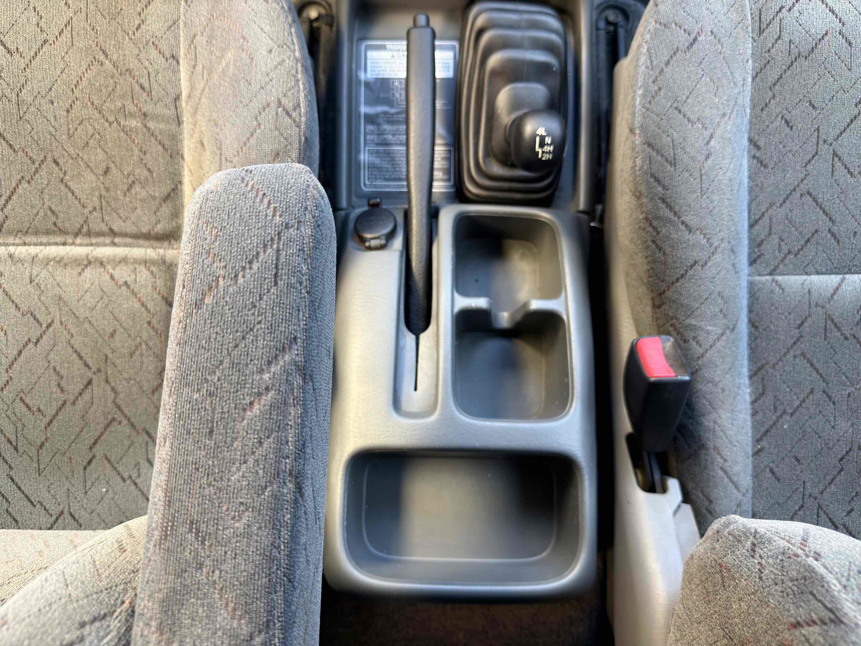 Used 2003 Chevrolet Tracker ZR2 image 32