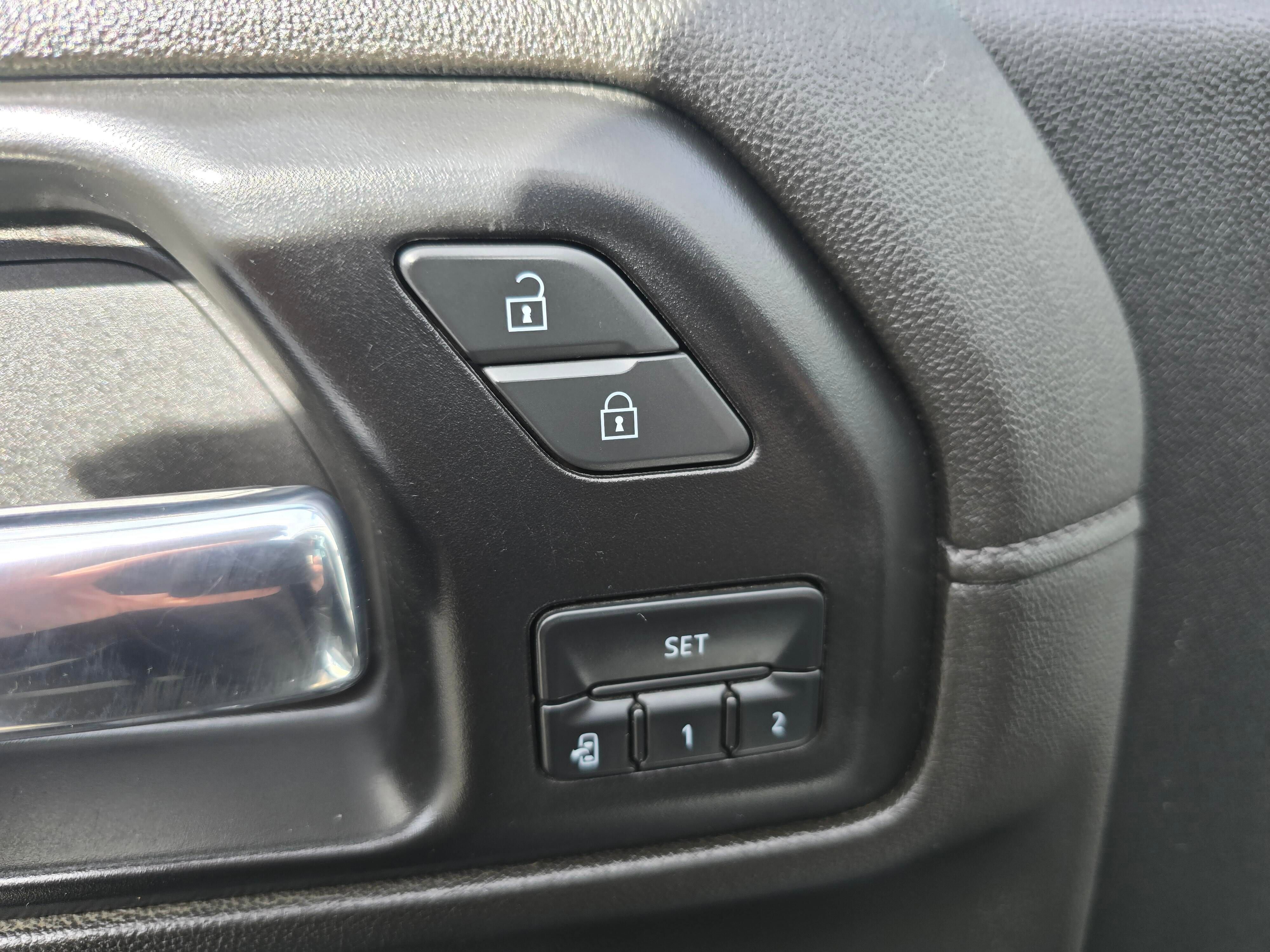 Used 2022 Chevrolet Silverado 3500 LTZ image 29