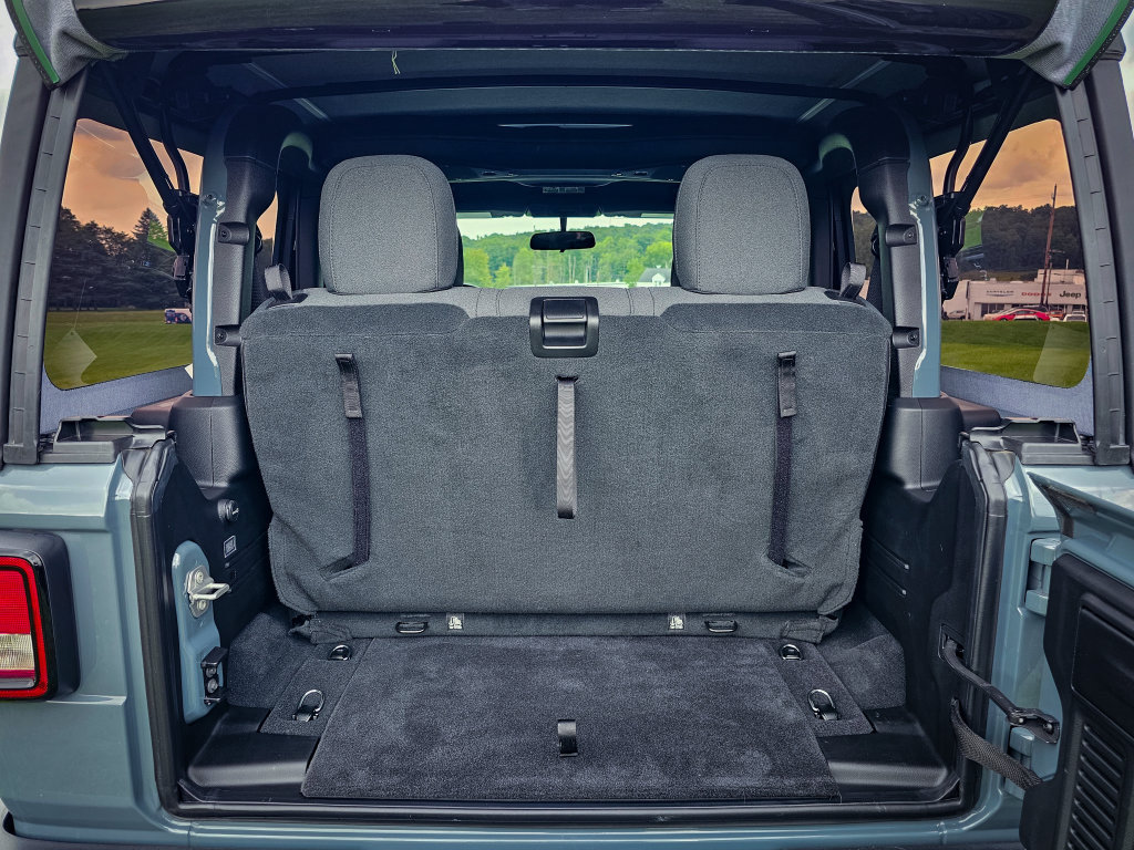 Used 2025 Jeep Wrangler Sport AWD/4WD image 28