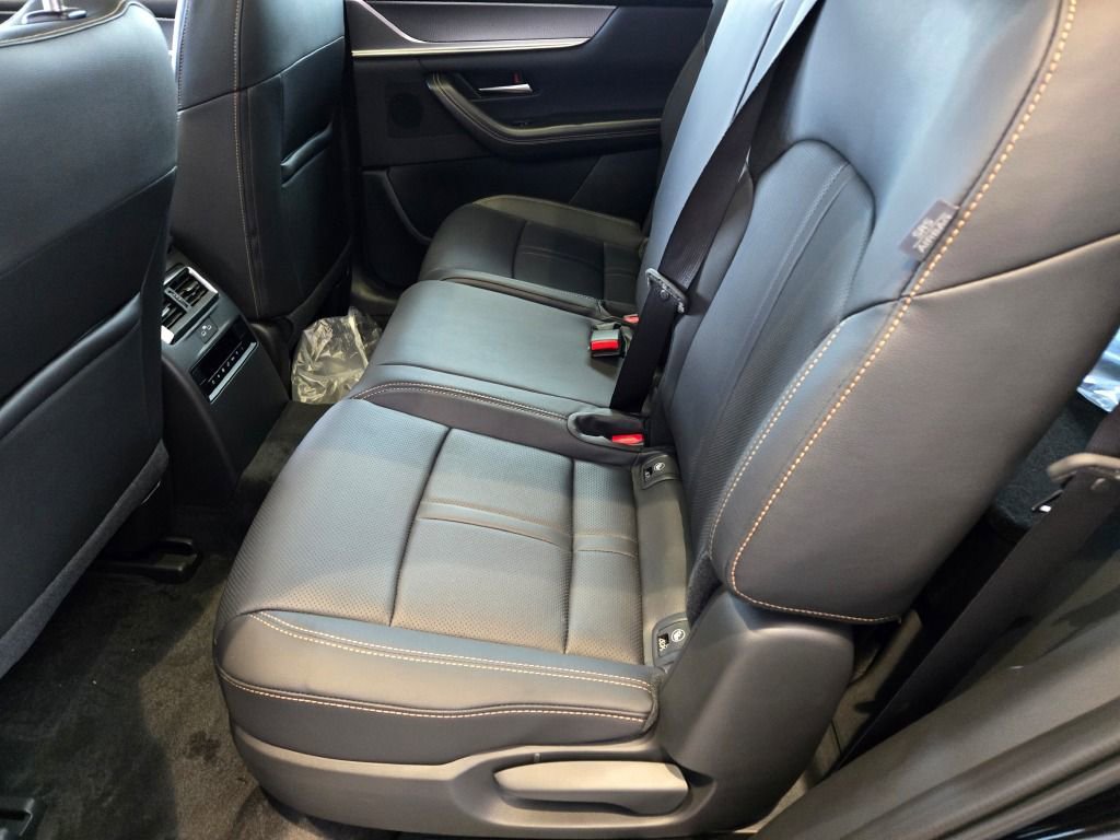 New 2025 MAZDA CX-70 Plug-In Hybrid w/ Premium Pkg image 13