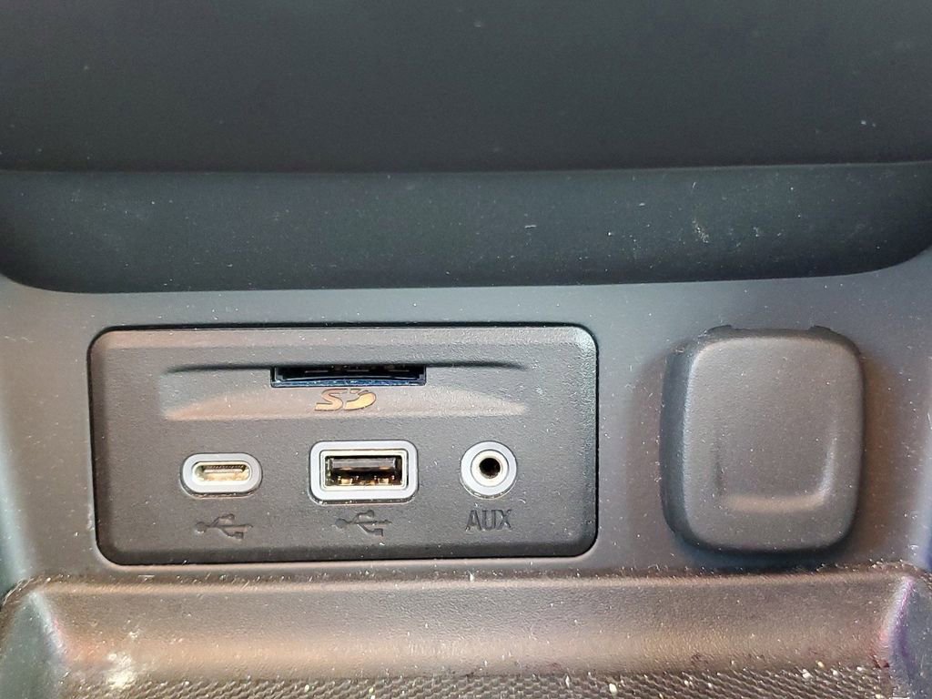 Used 2022 GMC Terrain SLT image 25