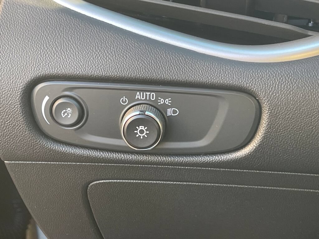 Used 2024 Chevrolet Malibu RS FWD image 19