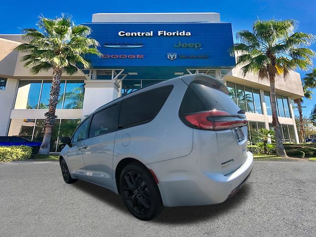 New 2026 Chrysler Pacifica Select w/ S Appearance Package image 7