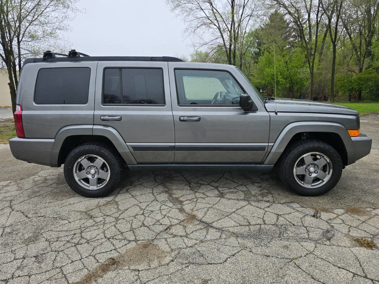 Used 2007 Jeep Commander Sport w/ Sun/Sound Group AWD/4WD image 5