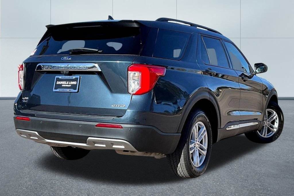 Used 2022 Ford Explorer XLT w/ Equipment Group 202A image 2