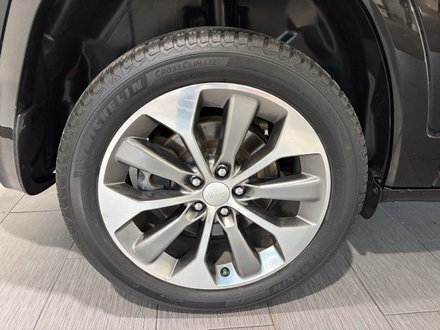 Used 2019 Jeep Cherokee Overland AWD/4WD image 24