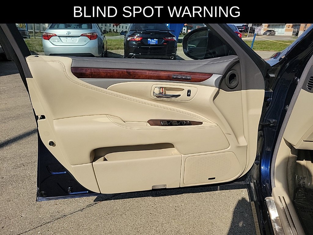 Used 2013 Lexus LS 460 AWD w/ Comfort Pkg image 19